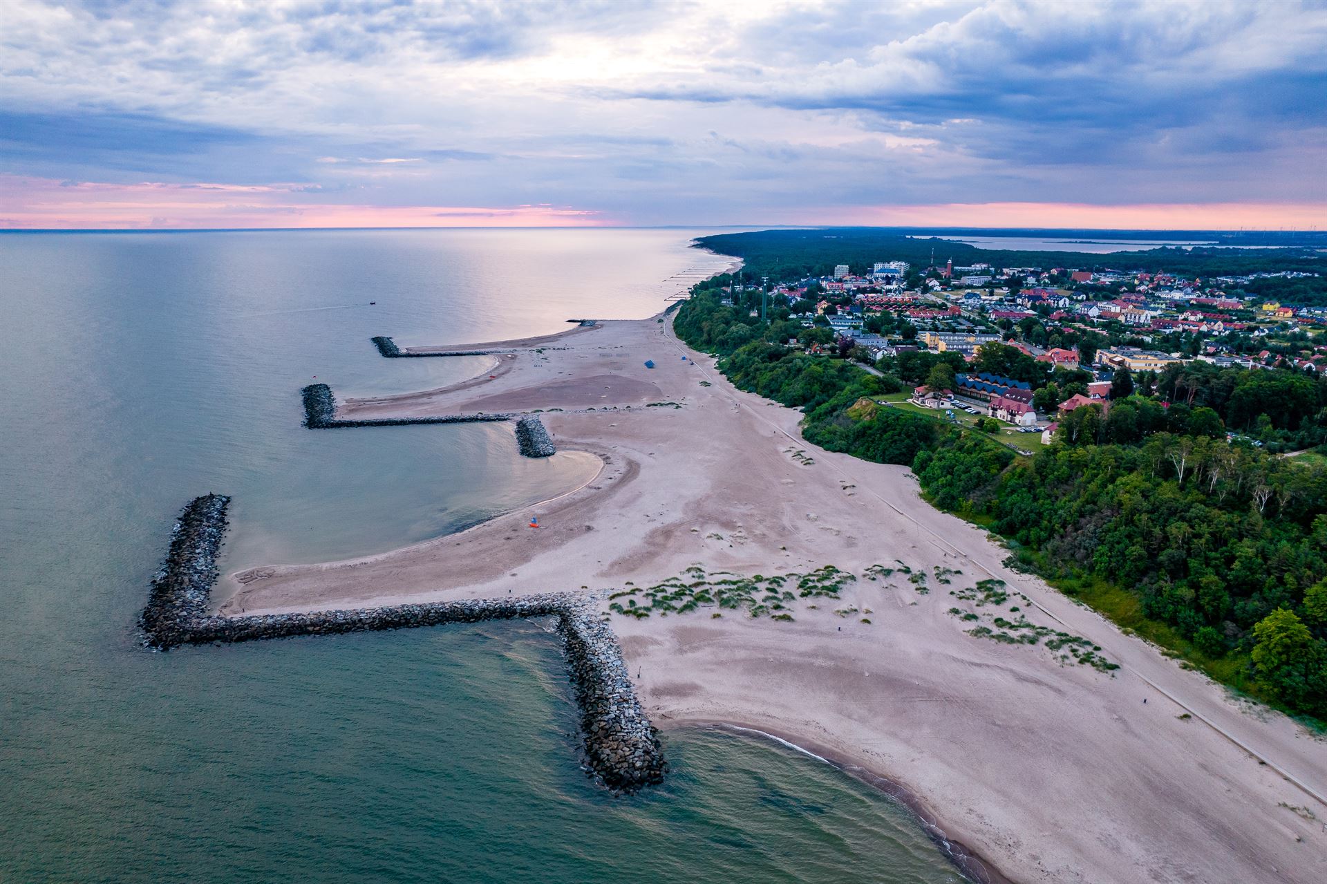 widok z góry na plażę w Jarosławcu